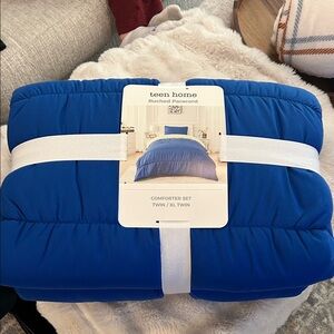 Blue Comforter Set... reversible with green on other side. SIZE:  TWIN/TWIN XL